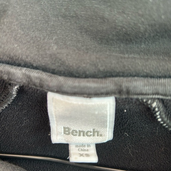 BENCH Form-Fitting Gray Chevron Print Hoodie - Picture 3 of 5